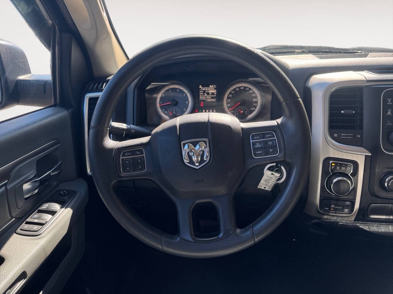 2017 RAM 1500 SLT 4x4 4dr Crew Cab 5.5 ft. SB Pickup