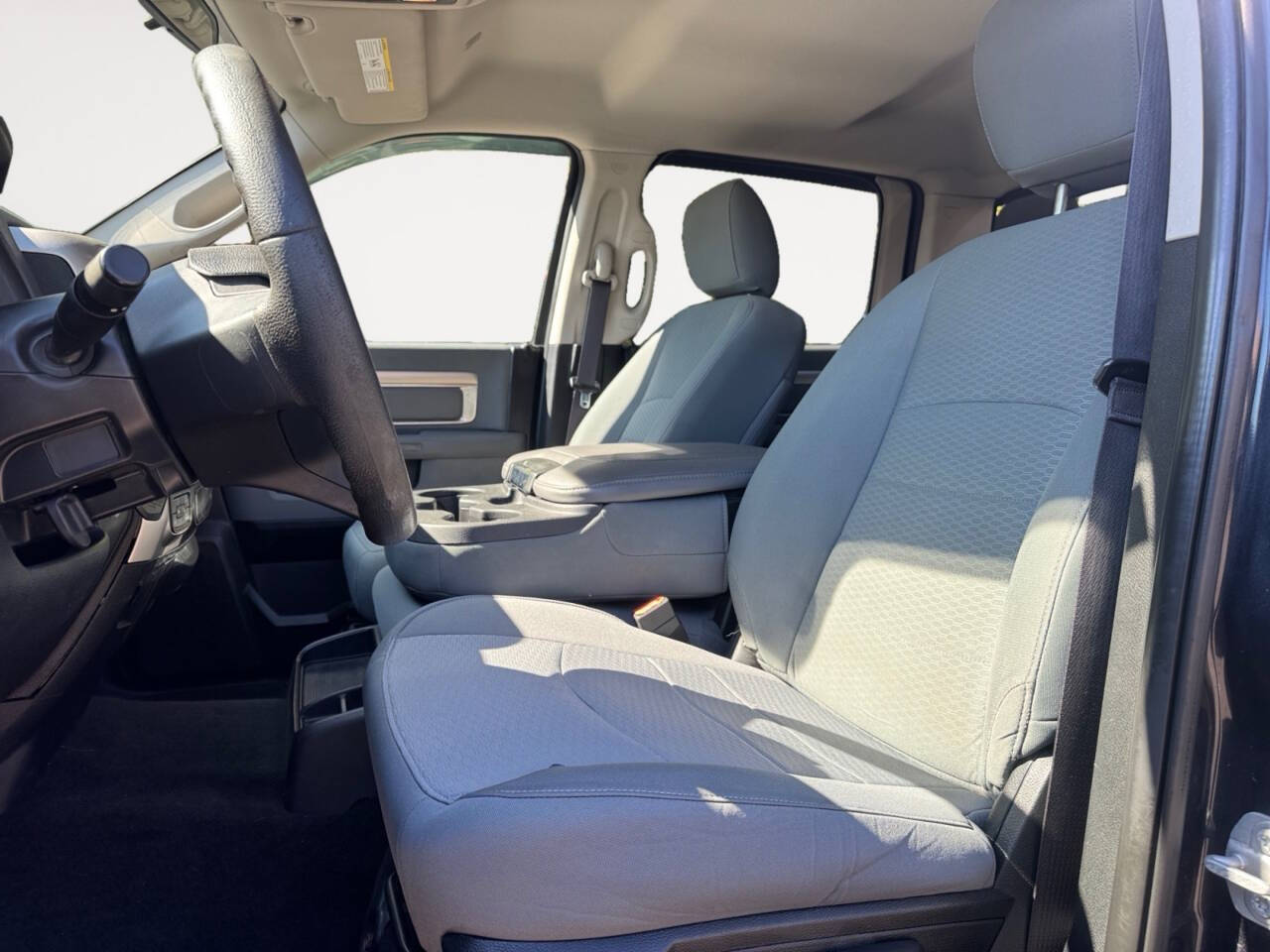 2017 RAM 1500 SLT 4x4 4dr Crew Cab 5.5 ft. SB Pickup