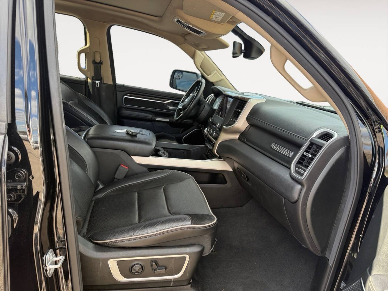 2019 RAM 1500 Laramie 4x4 4dr Crew Cab 5.6 ft. SB Pickup
