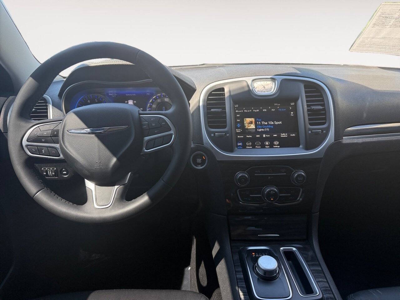 2022 Chrysler 300 Touring - Photo 10