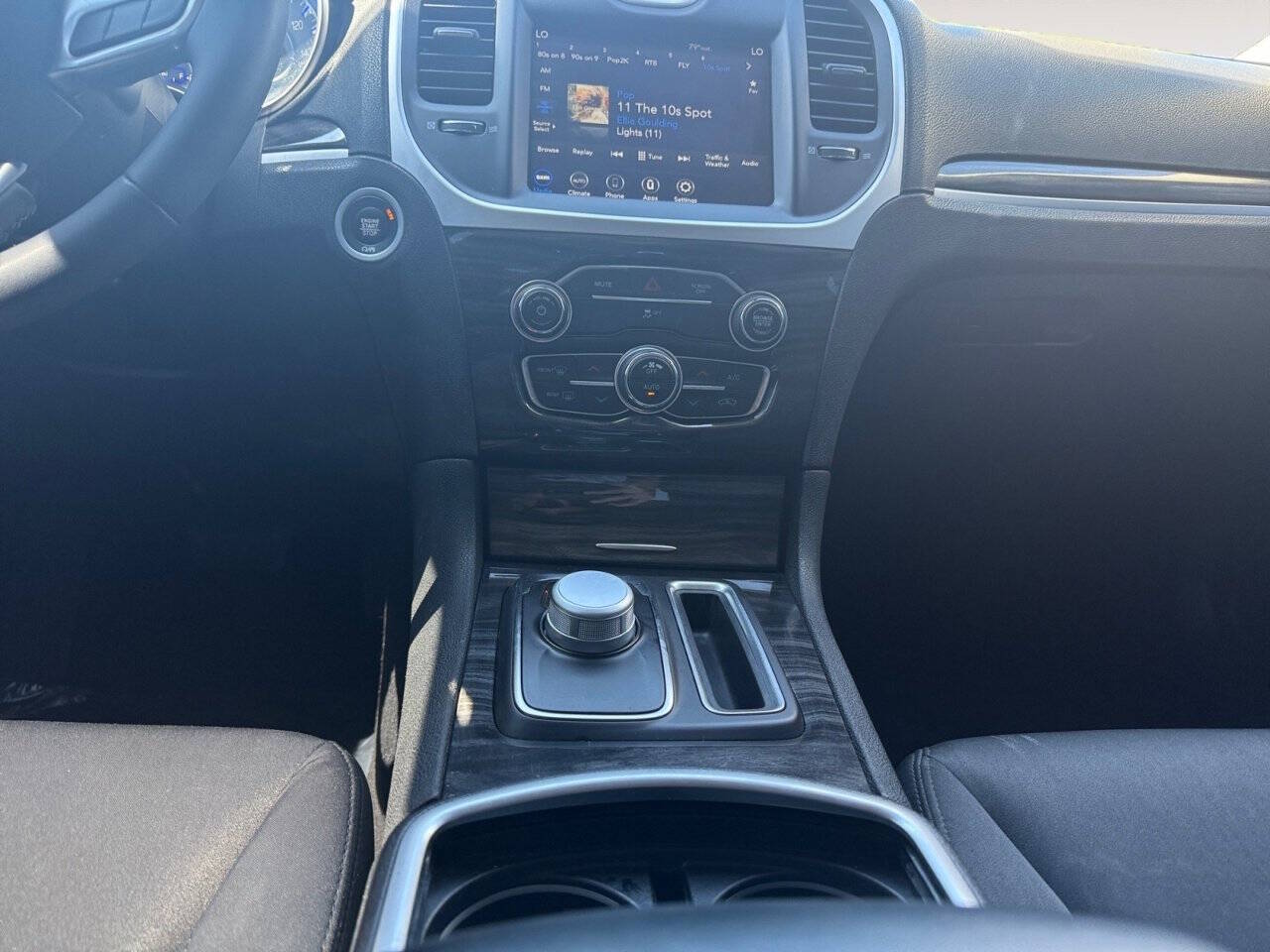 2022 Chrysler 300 Touring - Photo 11