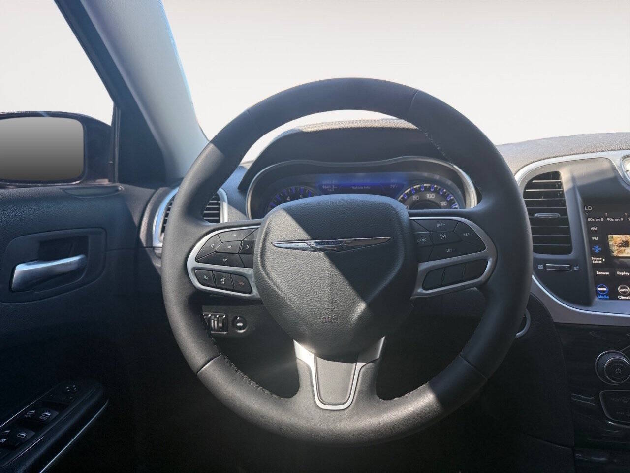 2022 Chrysler 300 Touring - Photo 12