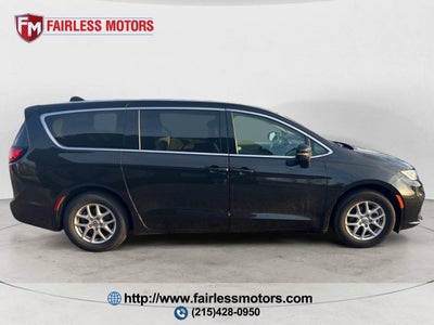 2023 Chrysler Pacifica Touring L 4dr Mini Van