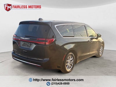 2023 Chrysler Pacifica Touring L 4dr Mini Van