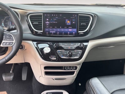 2023 Chrysler Pacifica Touring L 4dr Mini Van