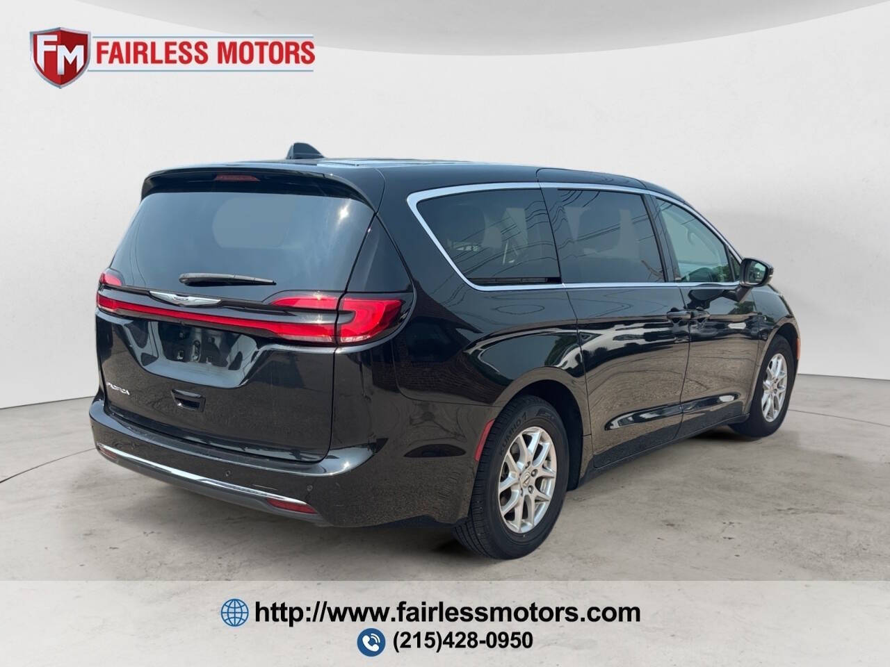 2023 Chrysler Pacifica Touring L 4dr Mini Van