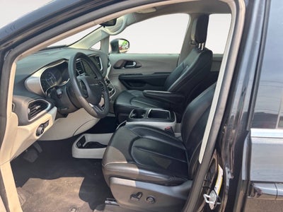 2023 Chrysler Pacifica Touring L 4dr Mini Van