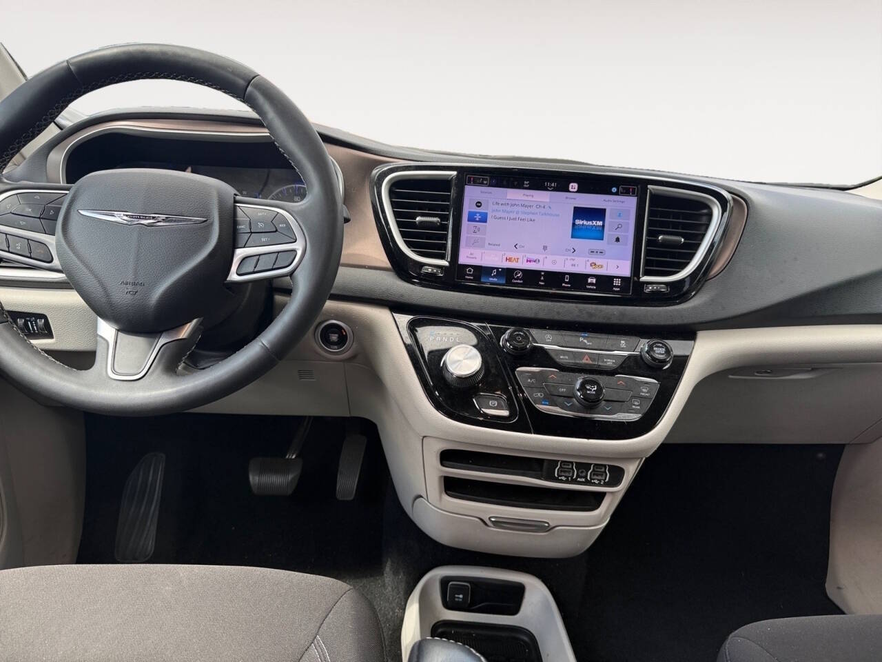 2022 Chrysler Voyager LX 4dr Mini Van