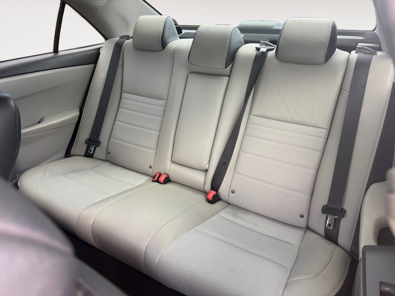 2016 Toyota Camry SE 4dr Sedan