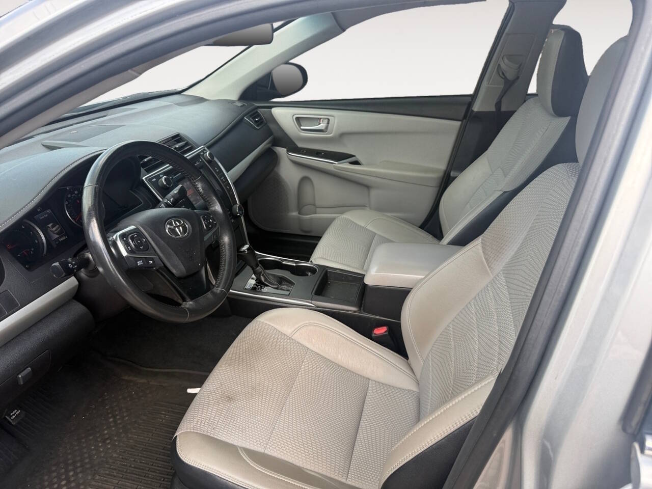 2016 Toyota Camry SE 4dr Sedan