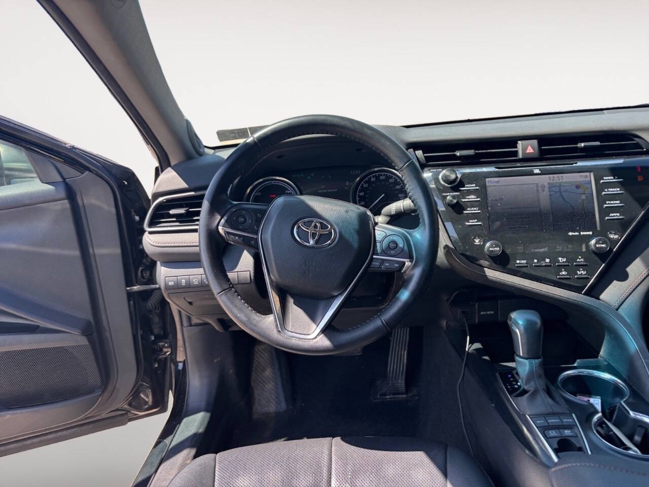 2020 Toyota Camry Hybrid XLE 4dr Sedan