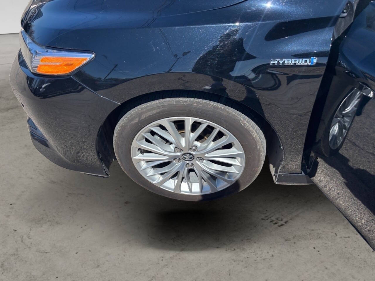 2020 Toyota Camry Hybrid XLE 4dr Sedan