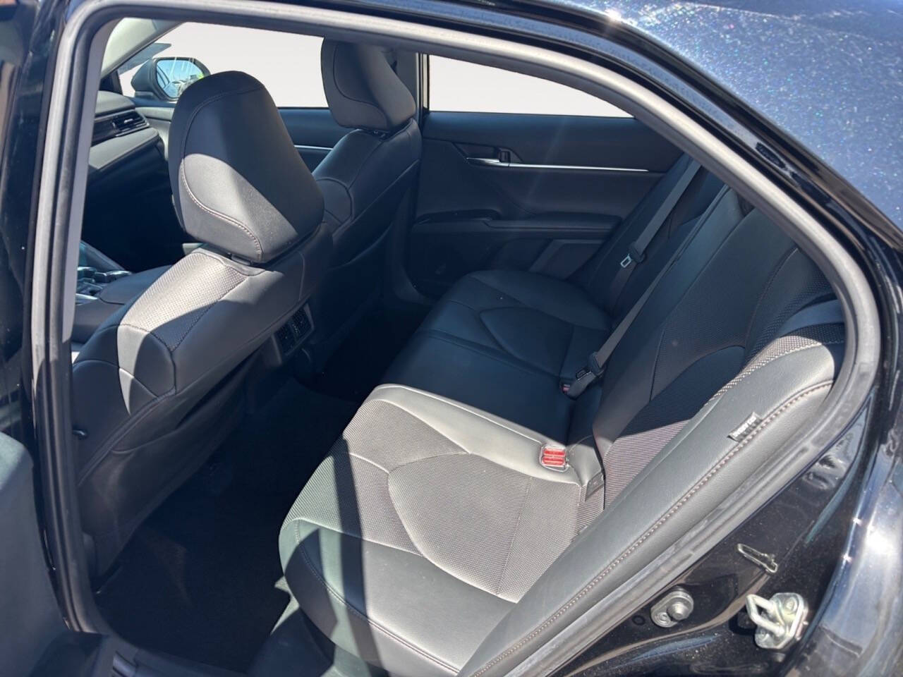 2020 Toyota Camry Hybrid XLE 4dr Sedan