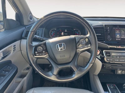 2019 Honda Pilot Touring w/Rear Captain's Chairs AWD 4dr SUV