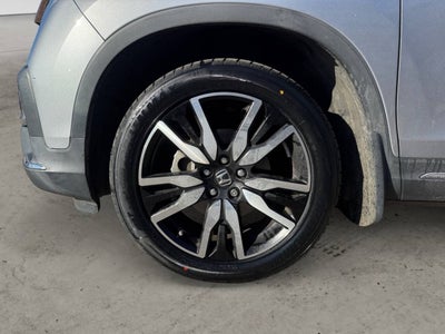 2019 Honda Pilot Touring w/Rear Captain's Chairs AWD 4dr SUV