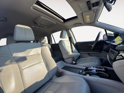 2019 Honda Pilot Touring w/Rear Captain's Chairs AWD 4dr SUV