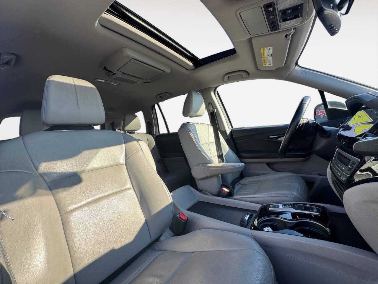 2019 Honda Pilot Touring w/Rear Captain's Chairs AWD 4dr SUV