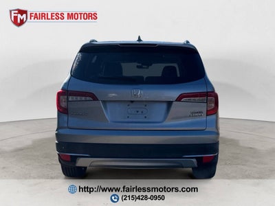 2019 Honda Pilot Touring w/Rear Captain's Chairs AWD 4dr SUV
