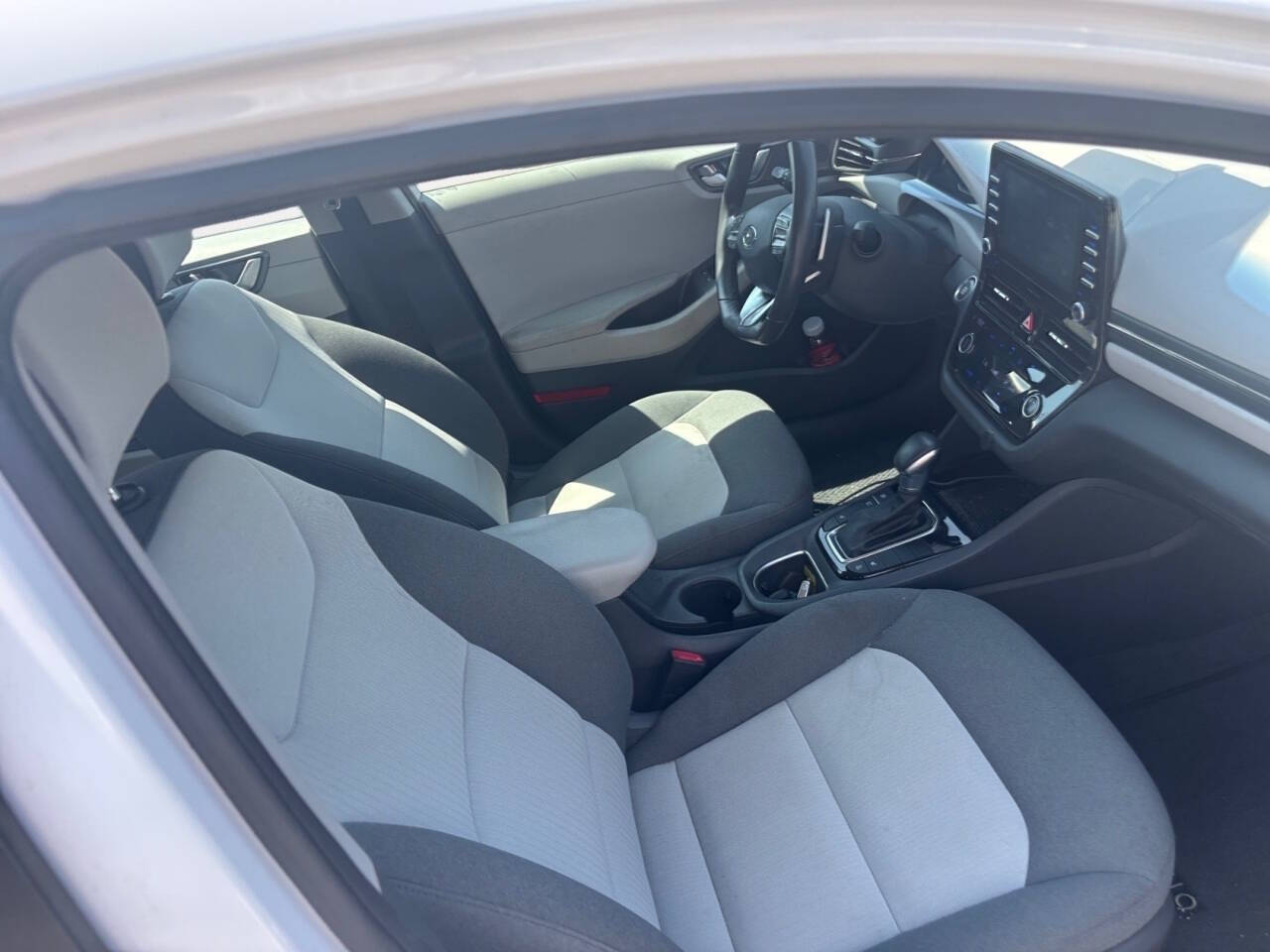 2020 Hyundai Ioniq Plug-in Hybrid SEL 4dr Hatchback