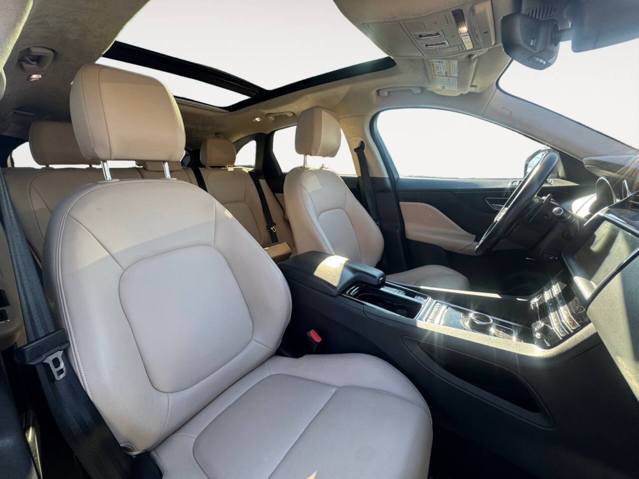 2020 Jaguar F-PACE 25t Premium AWD 4dr SUV