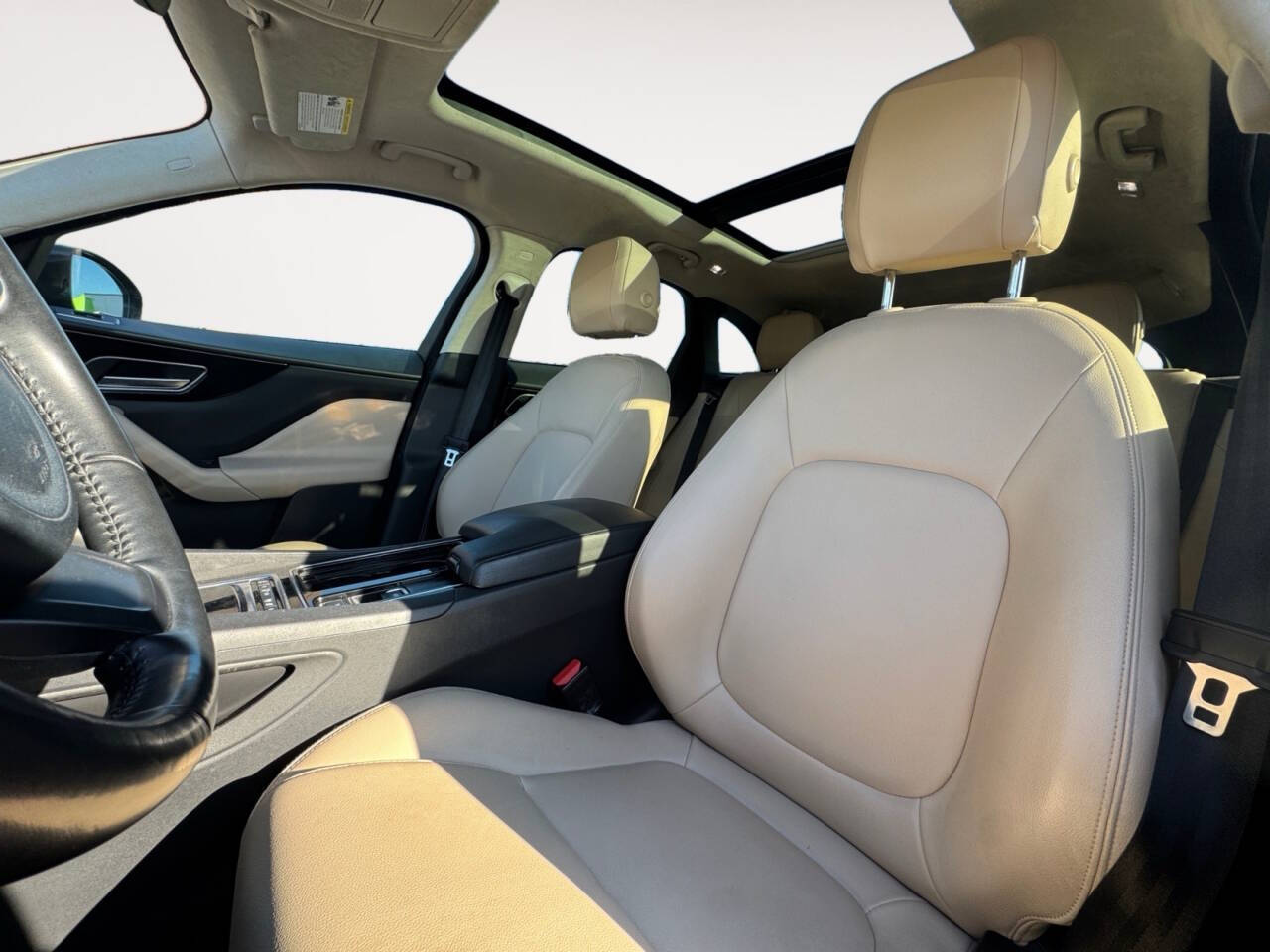 2020 Jaguar F-PACE 25t Premium AWD 4dr SUV