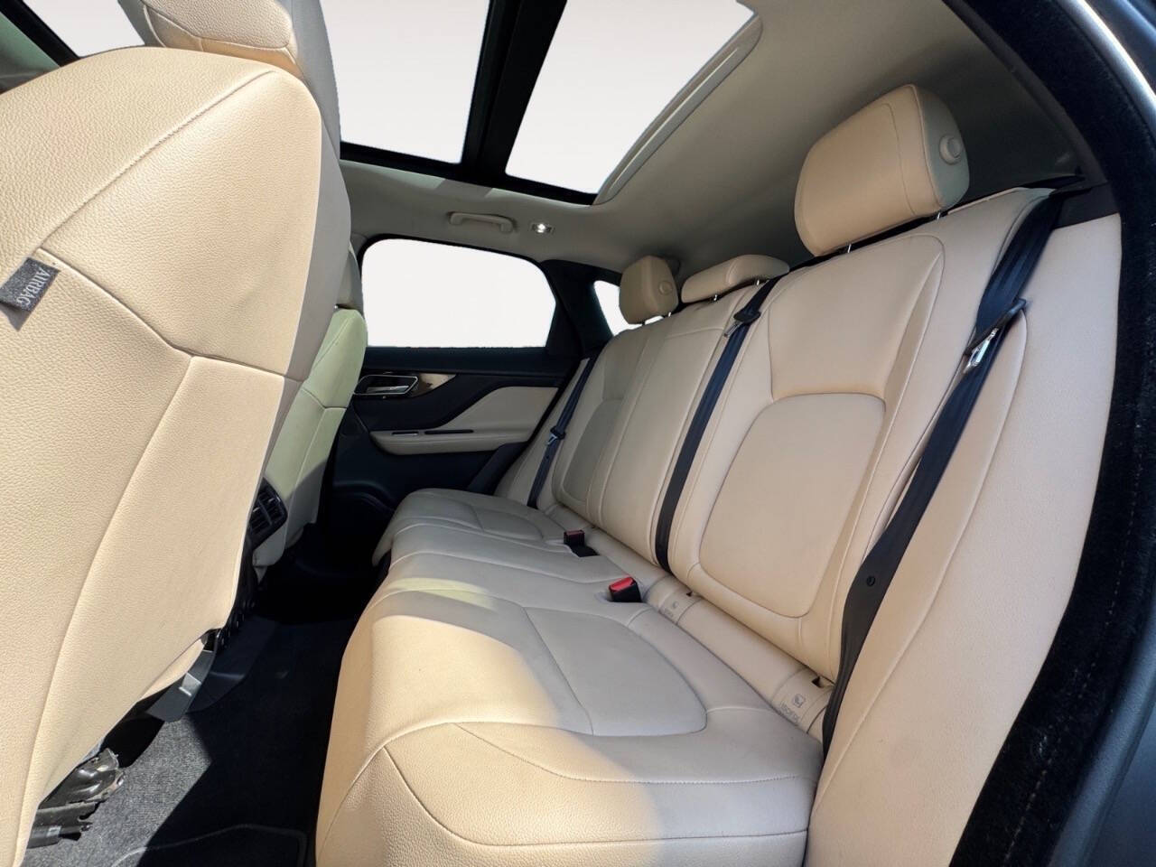 2018 Jaguar F-PACE 25t Premium AWD 4dr SUV