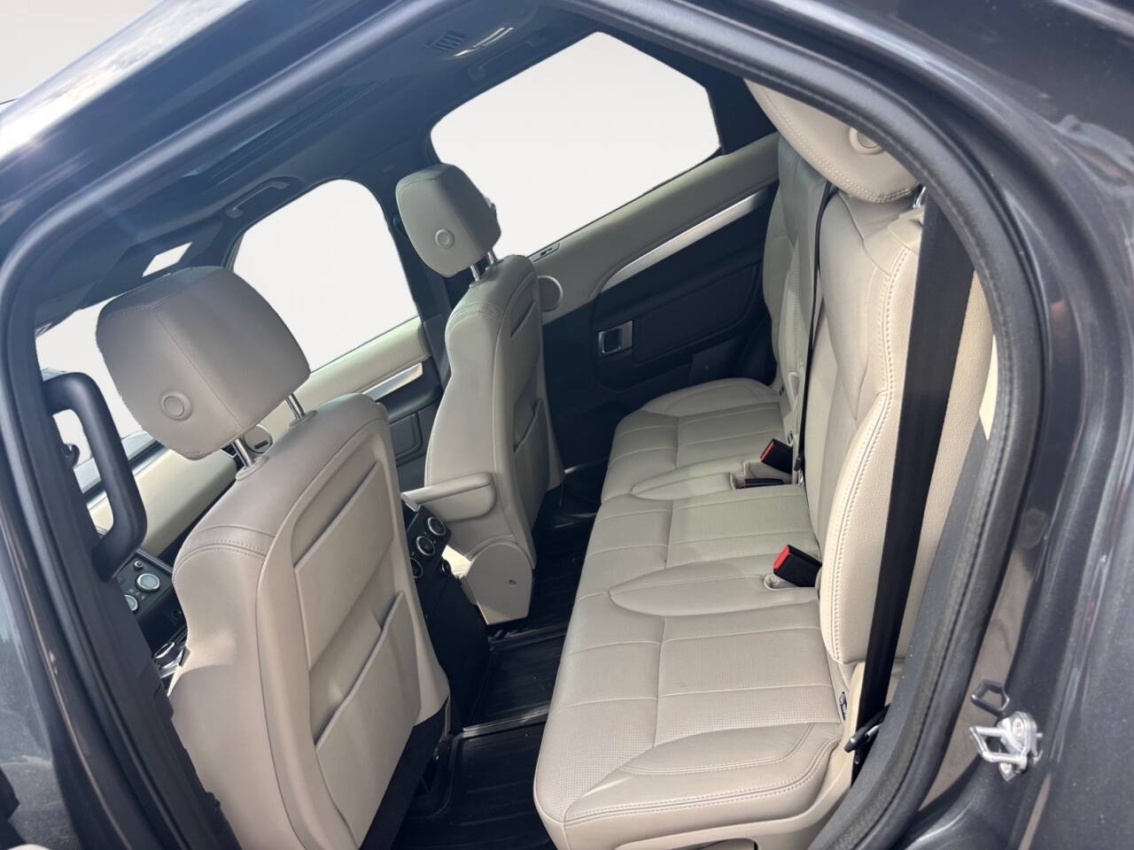2020 Land Rover Discovery Landmark Edition AWD 4dr SUV