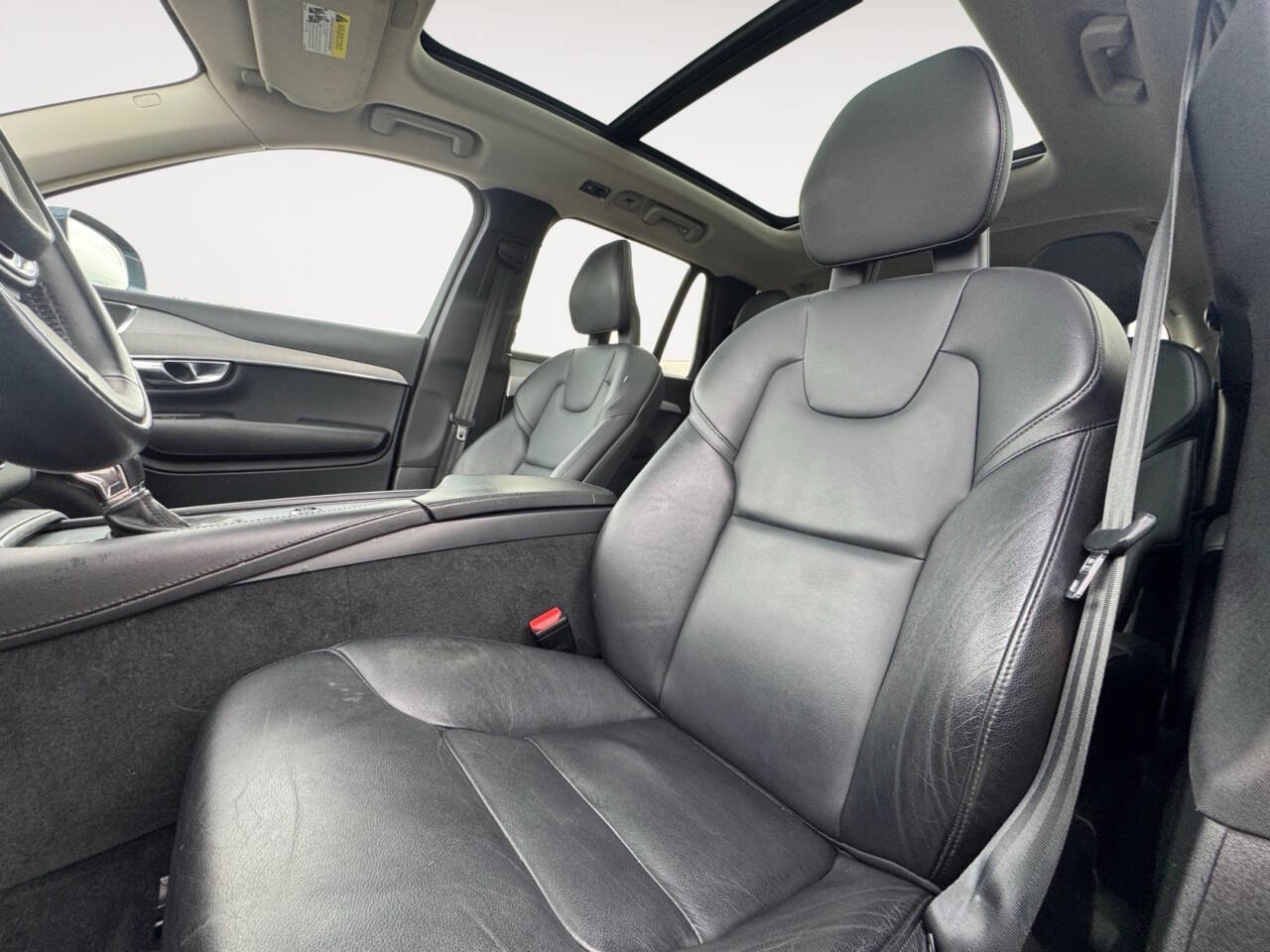 2021 Volvo XC90 T5 Momentum AWD 4dr SUV