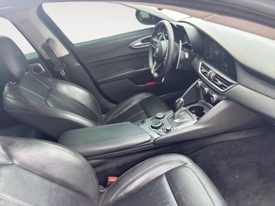 2018 Alfa Romeo Giulia Base AWD 4dr Sedan