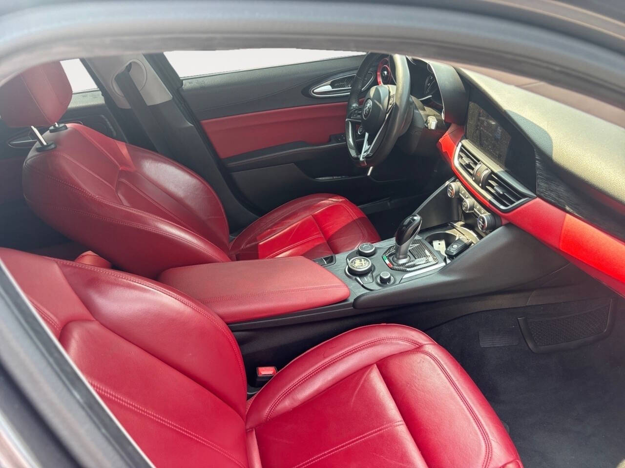 2019 Alfa Romeo Giulia Base AWD 4dr Sedan